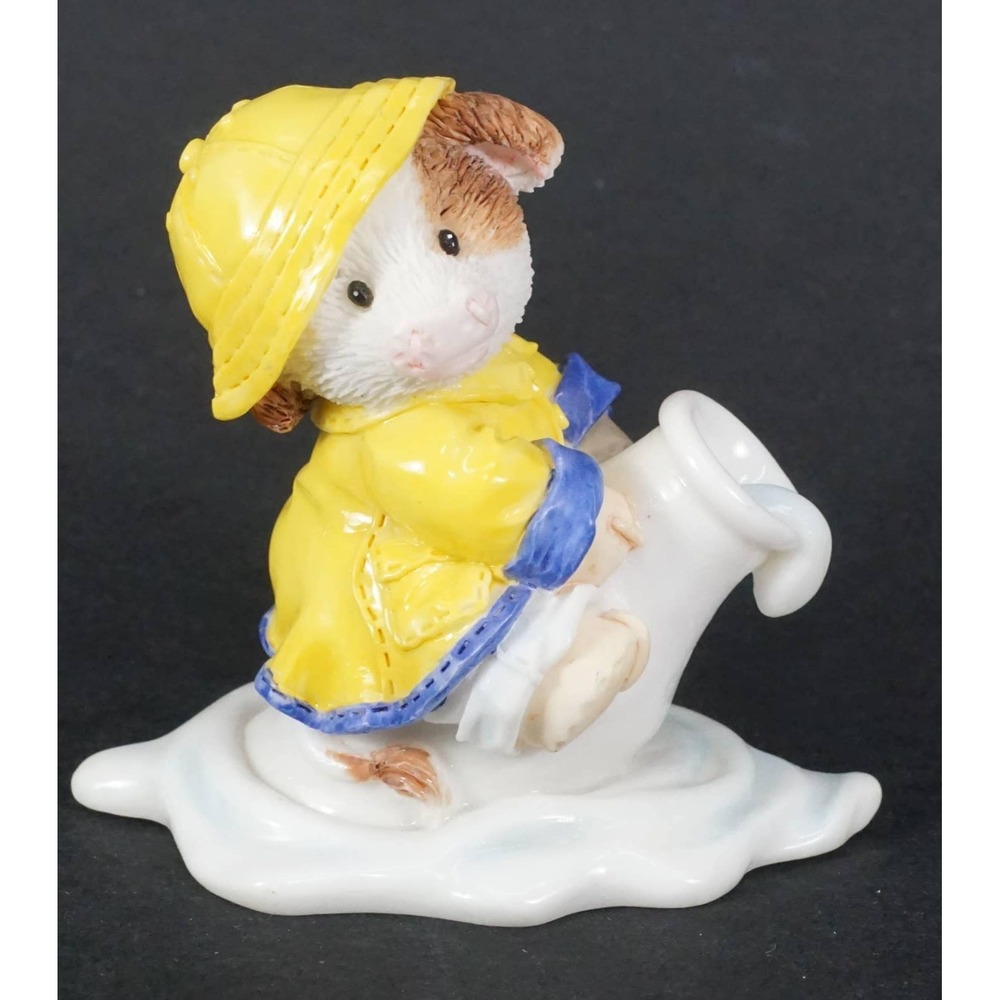 Mary's Moo Moos When It Rains It Pours #296880 Vintage 1997 Enesco 2" Tall